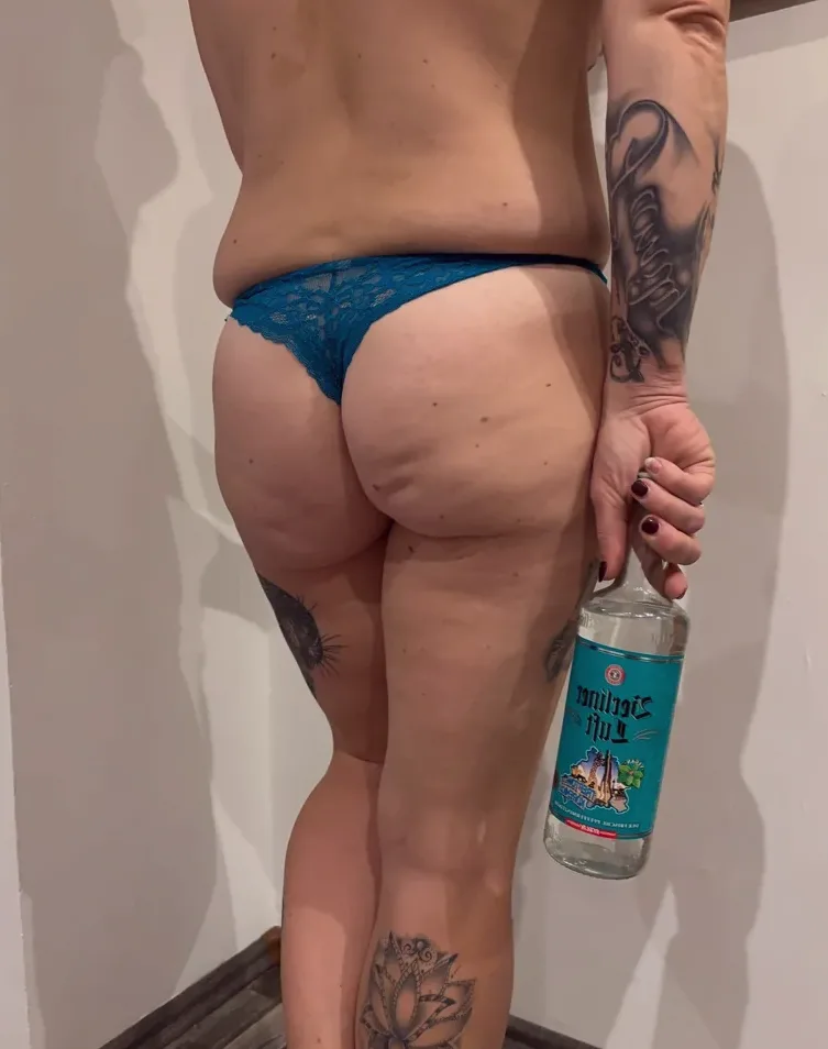Agnes, 28