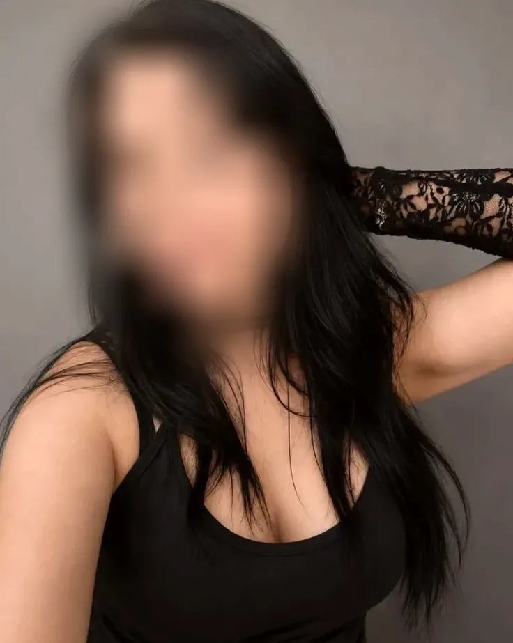 Amela, 19