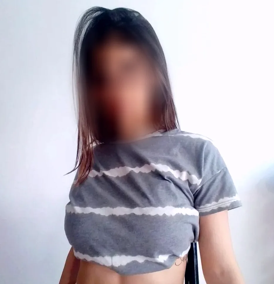 Amira, 23