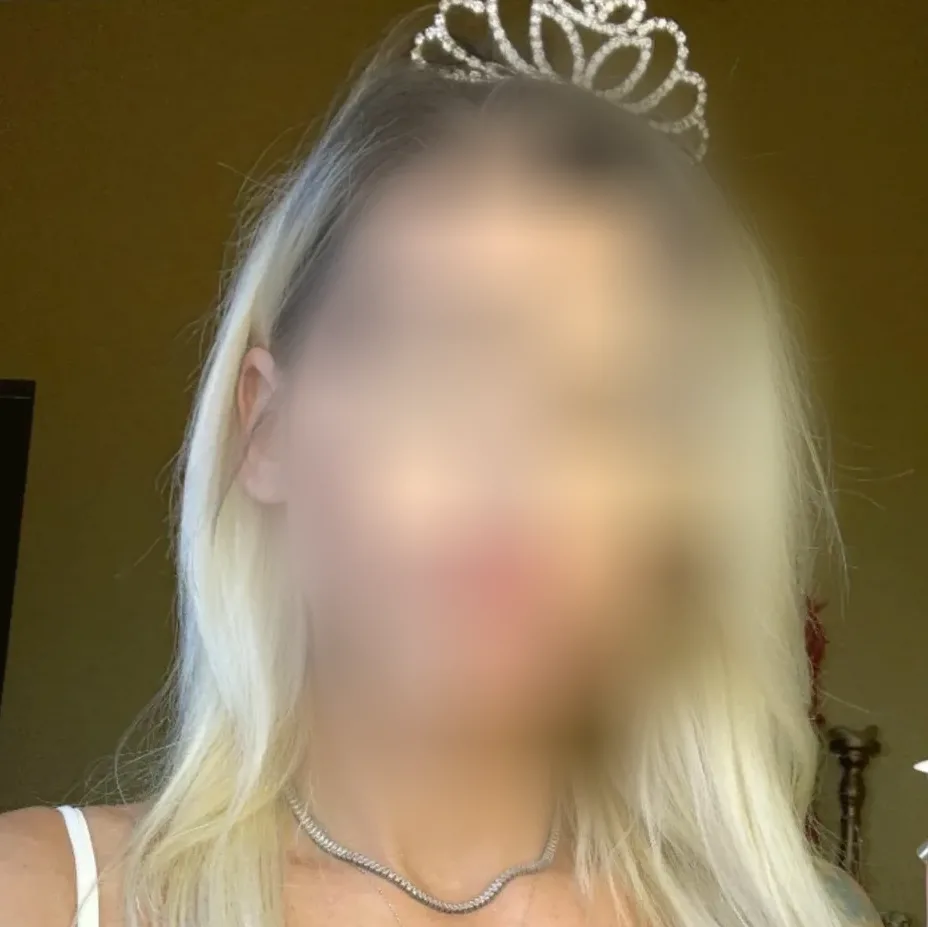 Dalia, 35