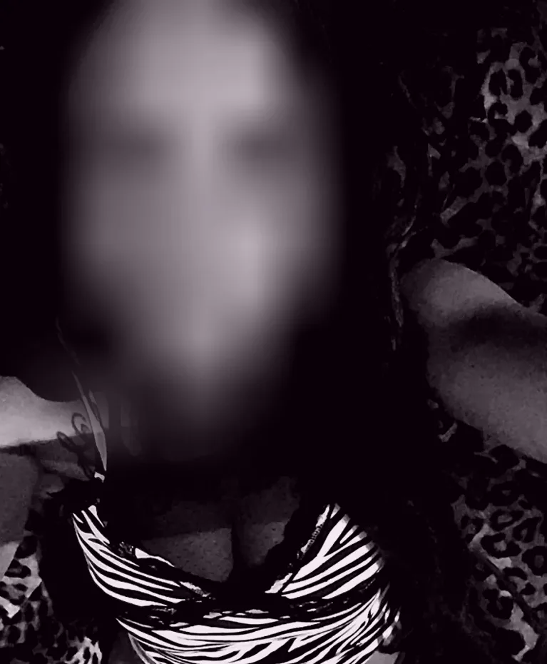 Eva, 35