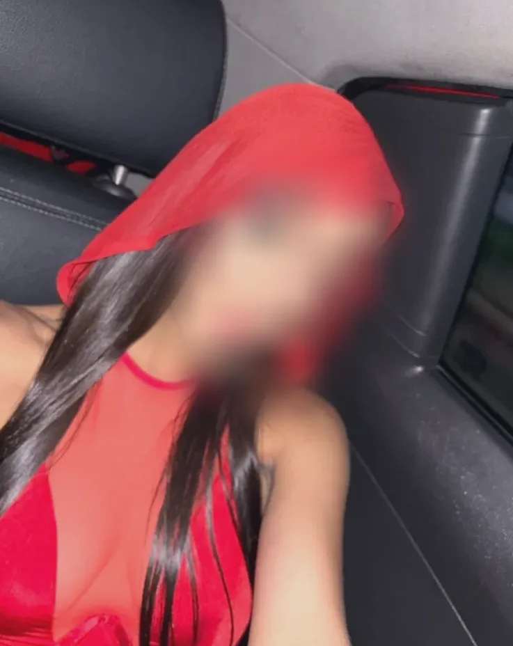 Isabella, 21