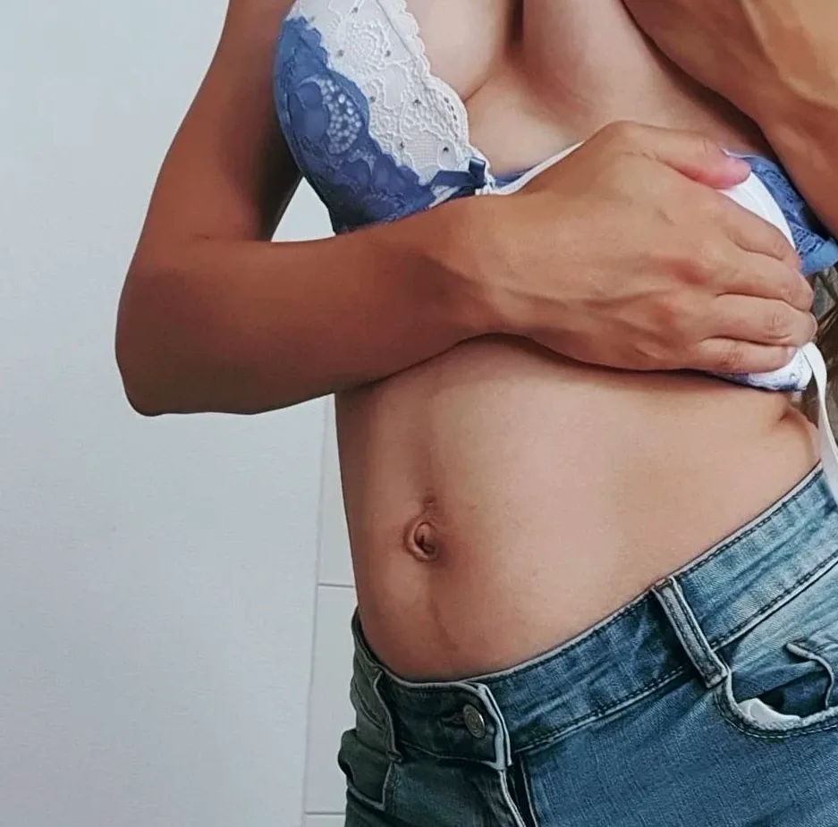 Sandra, 28
