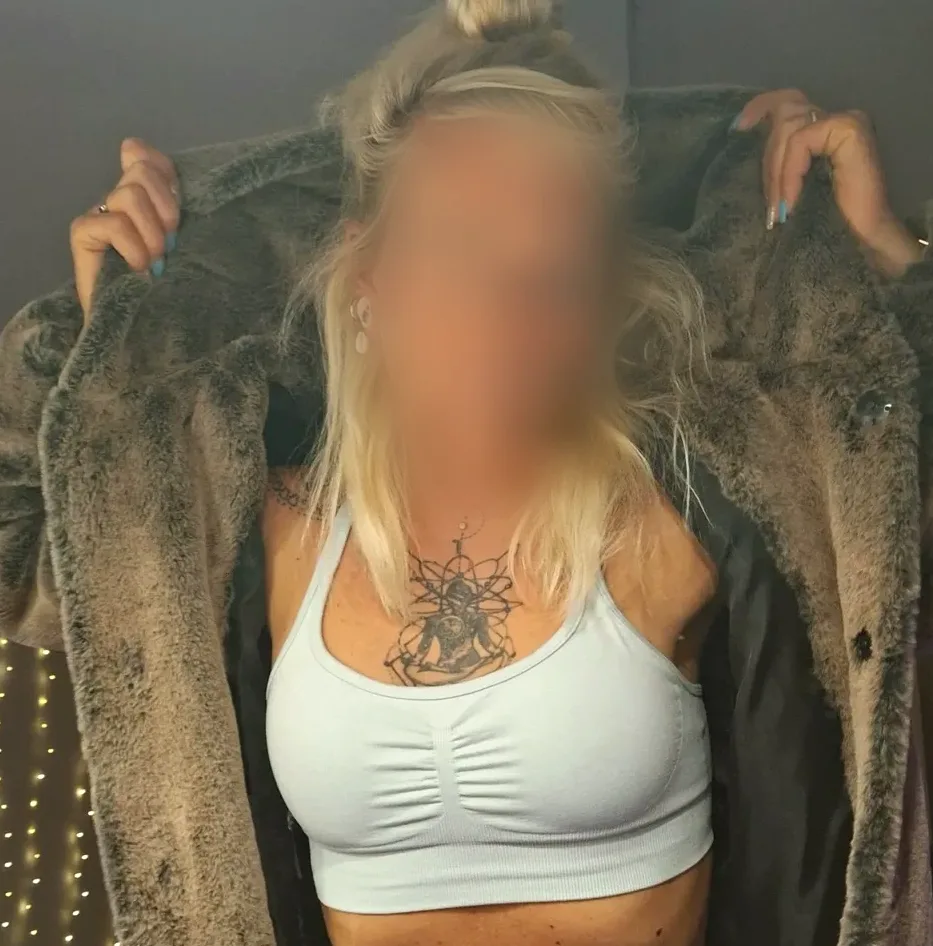 Sanela, 33