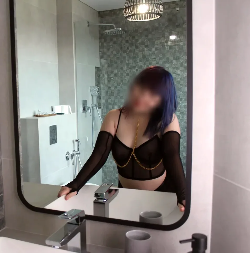 Yasmin, 24